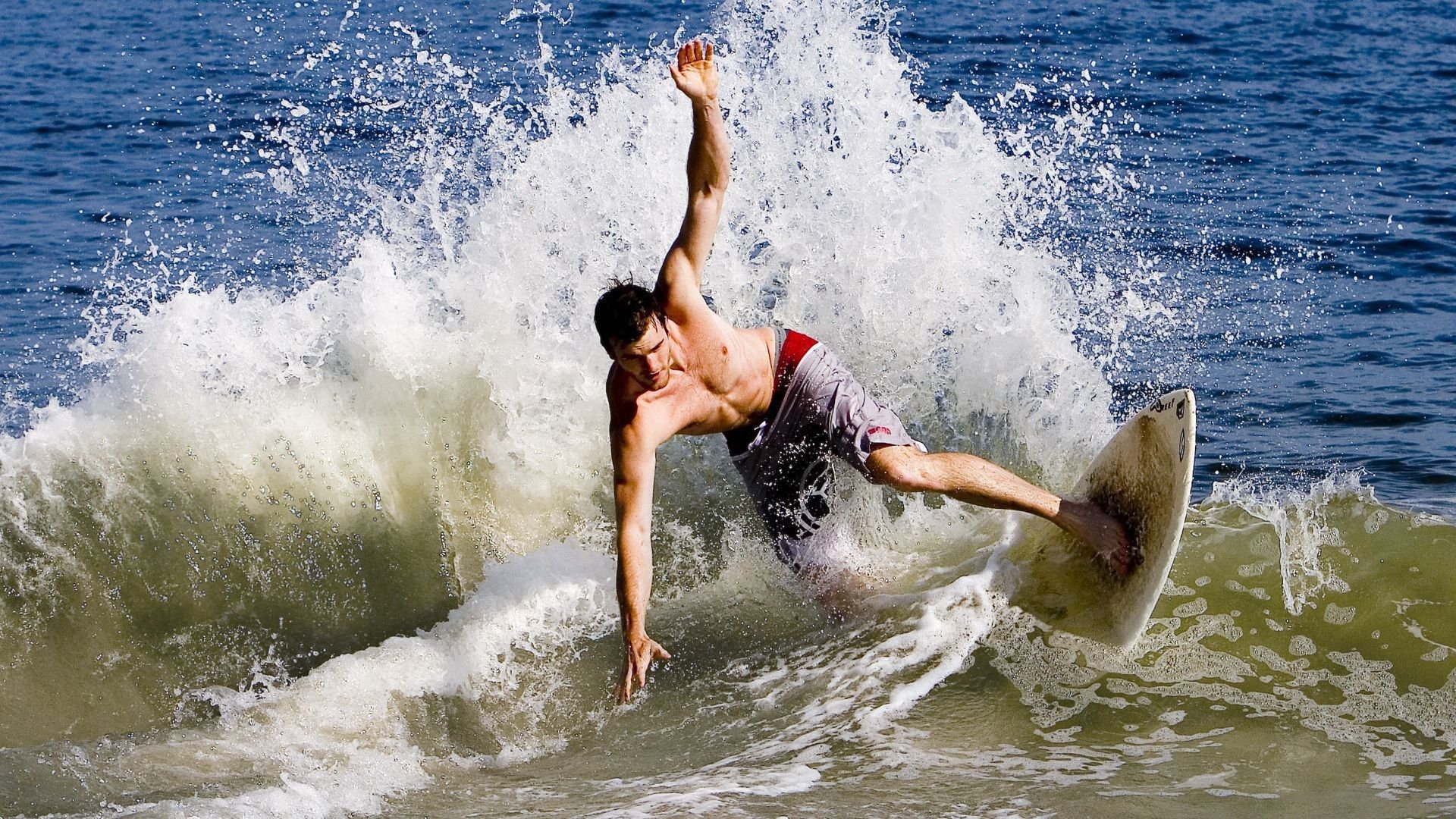 拜仁慕尼黑主场4-1大胜霍芬海姆，继续领跑德甲，拜仁慕尼黑vs霍芬海姆回放