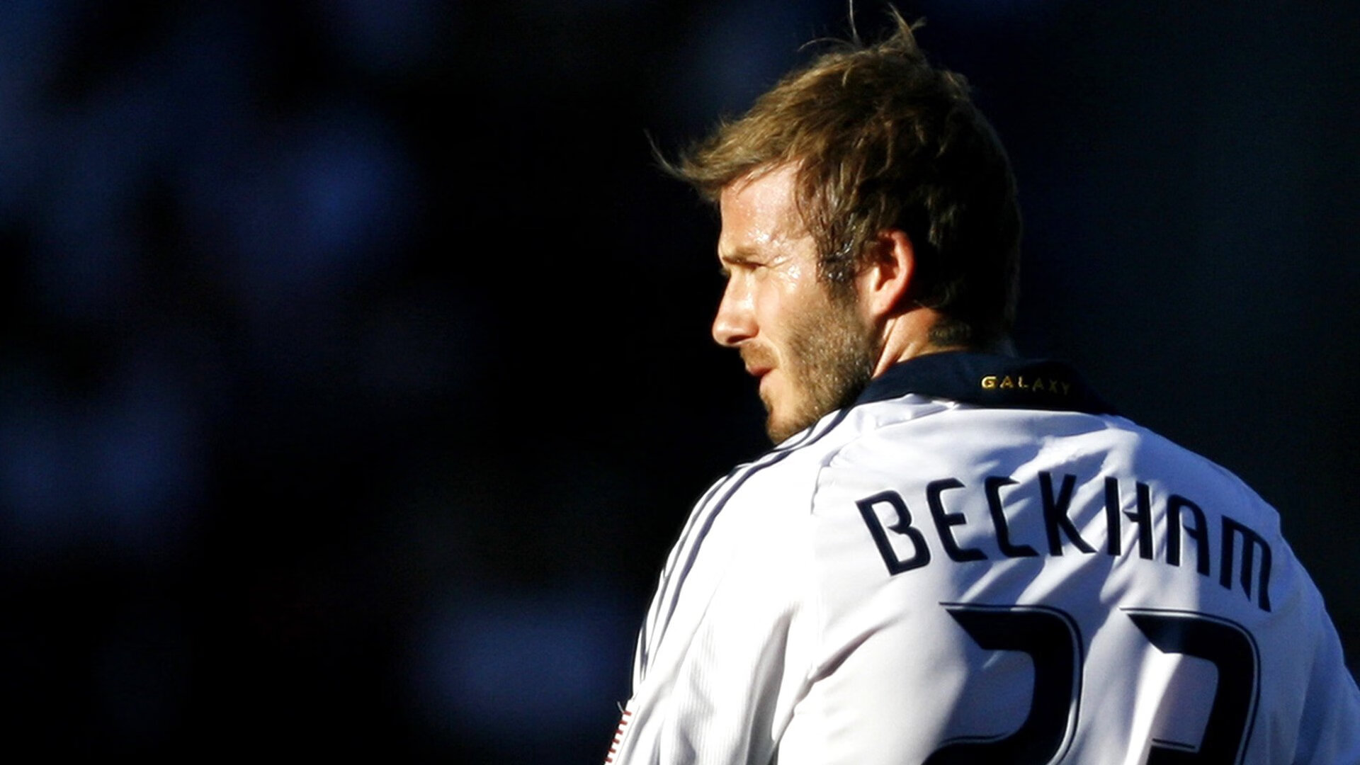 足球热情释放，赛场上的辉煌战绩，足球比赛瞬间